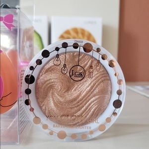 You glow girl highlighters